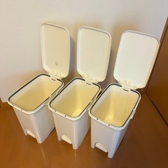 ☆無料☆ゴミ箱 22リットル ペダル式 3台の画像