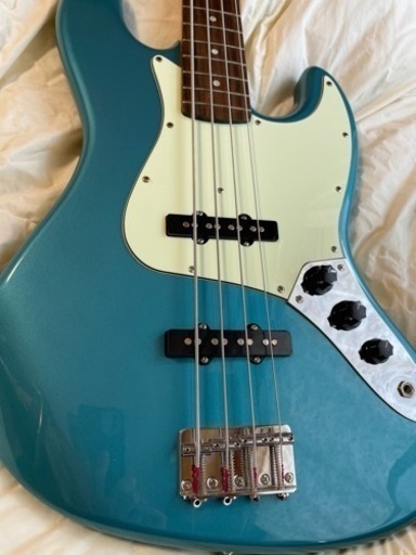 フェルナンデス  ベース