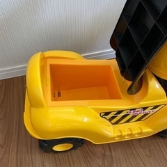 子供用ショベルカーの画像