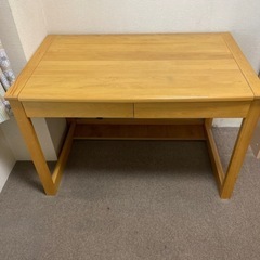 (お引き取り先決まりました！)桜の木の机の画像