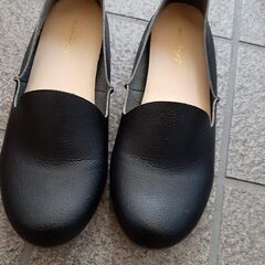 ★無料★　22.5㎝　黒　合皮スリッポン