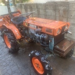 クボタ　ブルトラ4WD B7000