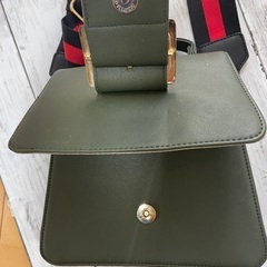 カーキ色ショルダーバッグ、ベルト取り外し可能の画像