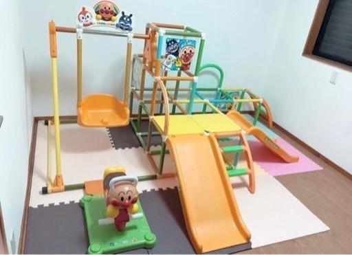アンパンマン　ジャングルジム　滑り台　ブランコ