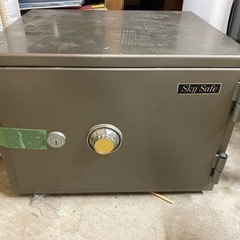 【中古品】鍵付き金庫②