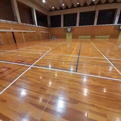 是非とも私にさせてください‼️体育館の剥がれたラインを綺麗にします✋➰🏀新規ラインを貼ることも可能 - 手伝いたい/助けたい