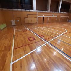 是非とも私にさせてください‼️体育館の剥がれたラインを綺麗にします✋➰🏀新規ラインを貼ることも可能 - 紀の川市