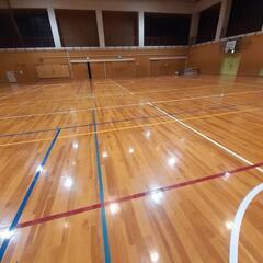 是非とも私にさせてください‼️体育館の剥がれたラインを綺麗にします✋➰🏀新規ラインを貼ることも可能 − 和歌山県