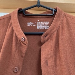 【差し上げます】無印 シャツ ノーカラー 赤茶色の画像