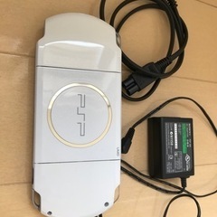 PSP3000　ソフト５本　４Gメモリーカード付きの画像
