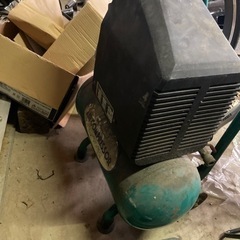 エアーコンプレッサー　100v