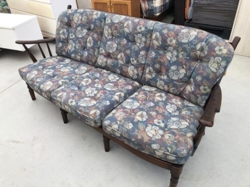 カリモク コロニアル 3人掛けソファ　W1700×D700×H780