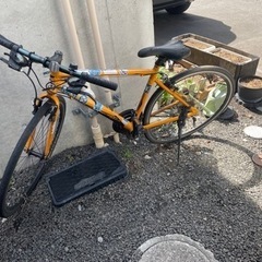 壊れたクロスバイク