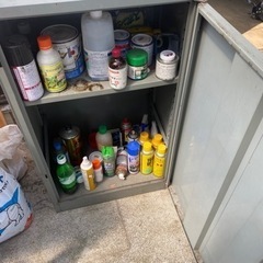 扉付きスチールラックの画像