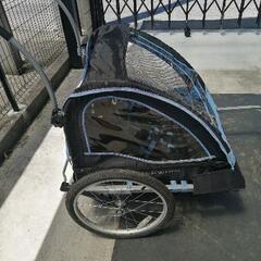自転車を装着するベビーカ。