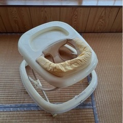 赤ちゃん歩行器の画像