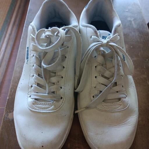 PUMAスニーカー