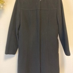 黒フード付きコート