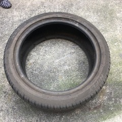 タイヤ　確かセレナで履いていたもの