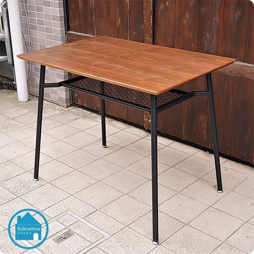 市場家具(ICHIBA)のanthem(アンセム)シリーズ、ダイニングテーブルSです。コンパクトなサイズが魅力のインダストリアルな食卓はブルックリンスタイル、男前インテリアにもオススメです。CD321