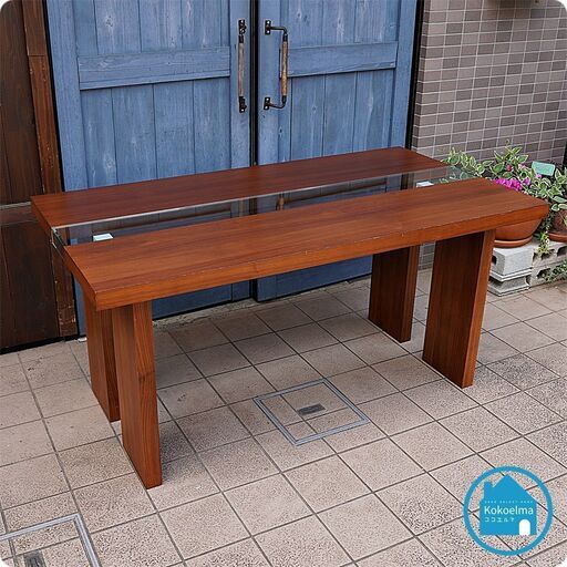 IDC OTSUKA(大塚家具)取り扱いのメーカーBross (ブロス)社のリッツ ダイニングテーブル/ウォールナット材です。中心に填め込んだガラスが重厚感の中に軽やかさを演出し、モダンスタイルに。CD324