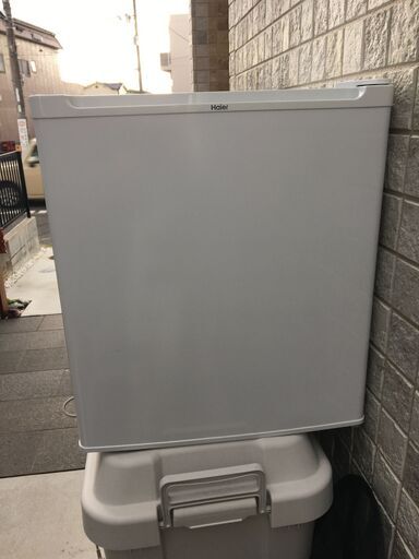 【値下げします】引き取りのみ　中古美品　ハイアール　ワンドア冷蔵庫　４７L　2018年製