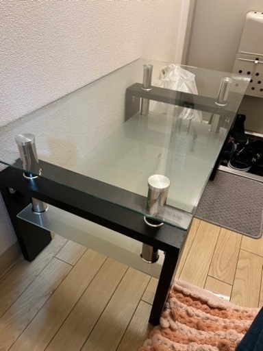 ガラスのテーブルです！