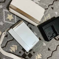 値下げ❗️【SONY】デジタルカメラDSC-T90 ホワイトの画像