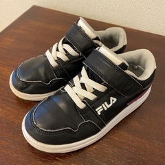 レザー調です　フィラ　スニーカー　19センチ