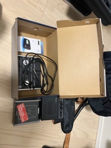 エフェクター　小型アンプ　チューナー　トランスミッター　譜面台セット