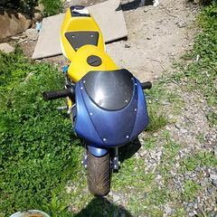 倉庫から出てきたポケットバイクの画像
