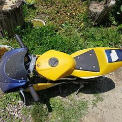 倉庫から出てきたポケットバイクの画像