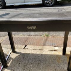 ヤマハのエレクトーンの椅子です。