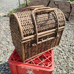 籐の籠　猫や鳩入れ　ペット