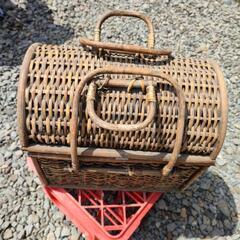 籐の籠　猫や鳩入れ　ペットの画像