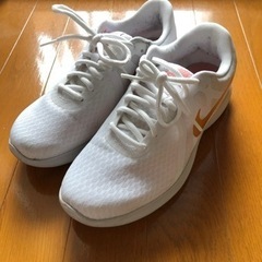 NIKE ナイキ　レディースランニングシューズ 25.5cm