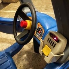 【売約済み】little tikes リトルタイクス COZY COUPE 幼児乗用車玩具 オモチャ 911 パトカーデザイン 乗用玩具 リトルタイクス ポリス コージークーペ パトカー 警察官 Police 足けり乗用玩具 足けり キックカー 手押し車 足蹴り 乗用車 乗用玩具 乗り物 車 キッズ おもちゃ Little Tikes Police Cozy Coupe の画像