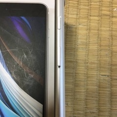 激安⭐︎iPhone SE 第2世代 64GB SIMフリー ホワイトの画像