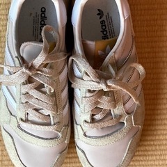 adidasレディーススニーカー