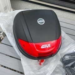 バイク　キャリーボックスGIVI