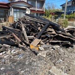 秋田県男鹿市　焼けた木材　廃材　焼杉の画像