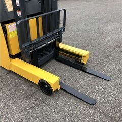 1.5トン　コマツ　バッテリーフォークリフト　リーチタイプ　SV3mマスト　高年式　試乗下取歓迎の画像