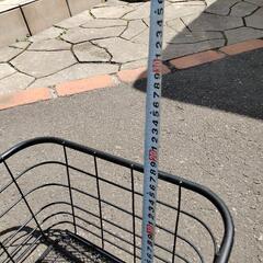 自転車のカゴの画像