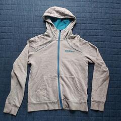 アディダスのパーカー　Sサイズ