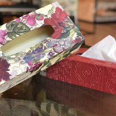 壁紙DIYに挑戦！壁紙貼り体験&壁紙でティッシュケースアレンジの画像