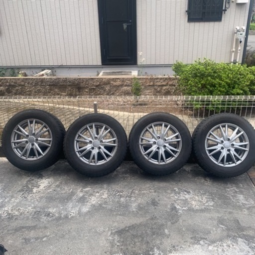 ブリヂストン　ブリザック VRX 215/60R16 スタッドレスタイヤ