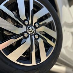 トヨタ　ルーミ―　R1年車　白/黒ツートンカラーの画像