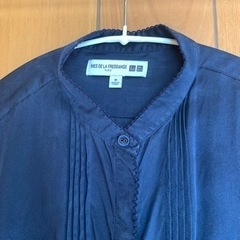UNIQLO イネド　シルクブラウス紺　Mサイズの画像