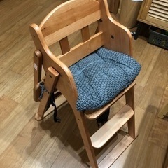 ベビーチェア　テーブル付き　折りたたみ式の画像