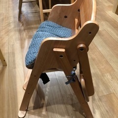 ベビーチェア　テーブル付き　折りたたみ式の画像